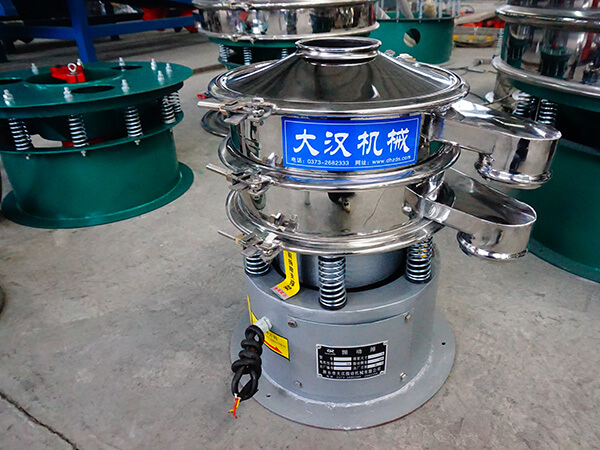 不銹鋼振動(dòng)篩多用于酸性物料的篩分，過(guò)濾的使用